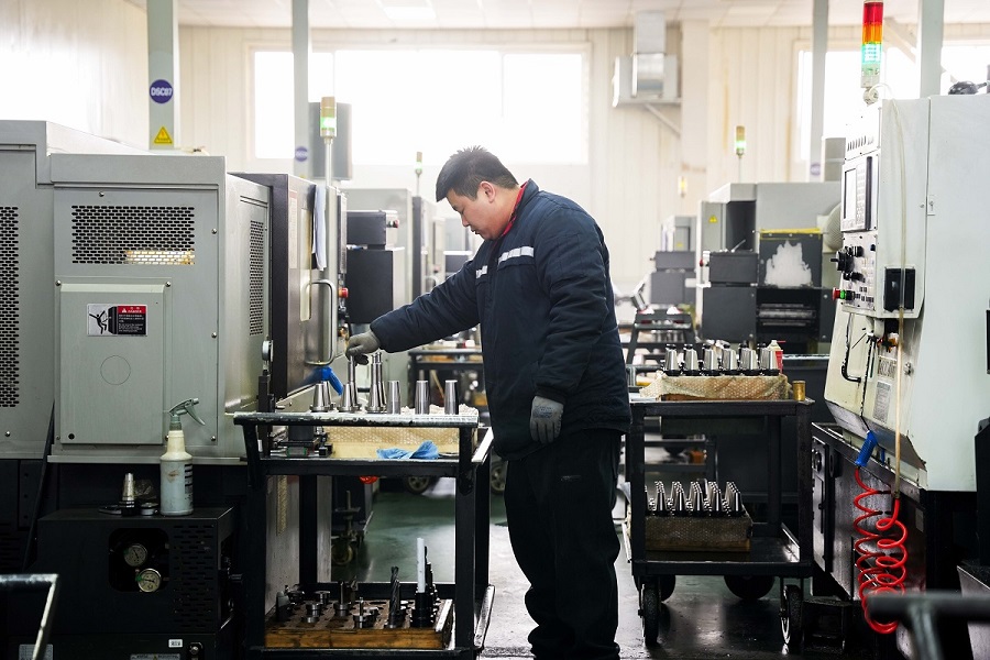 Angle Heads in CNC Machining: When and Why to Use Them