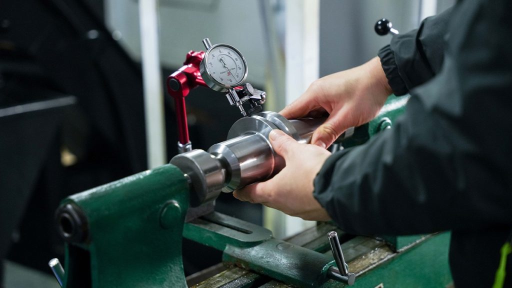 Hydraulic Holders vs Shrink Fit Holders: Which Is Better for Precision Machining?
